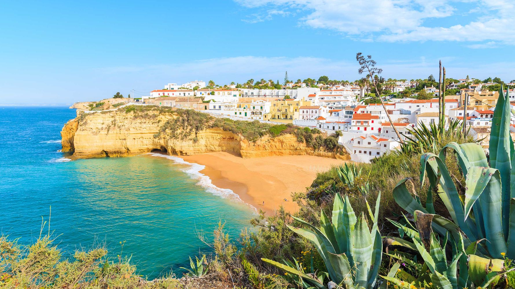 K&uuml;stenstadt in Portugal am Meer