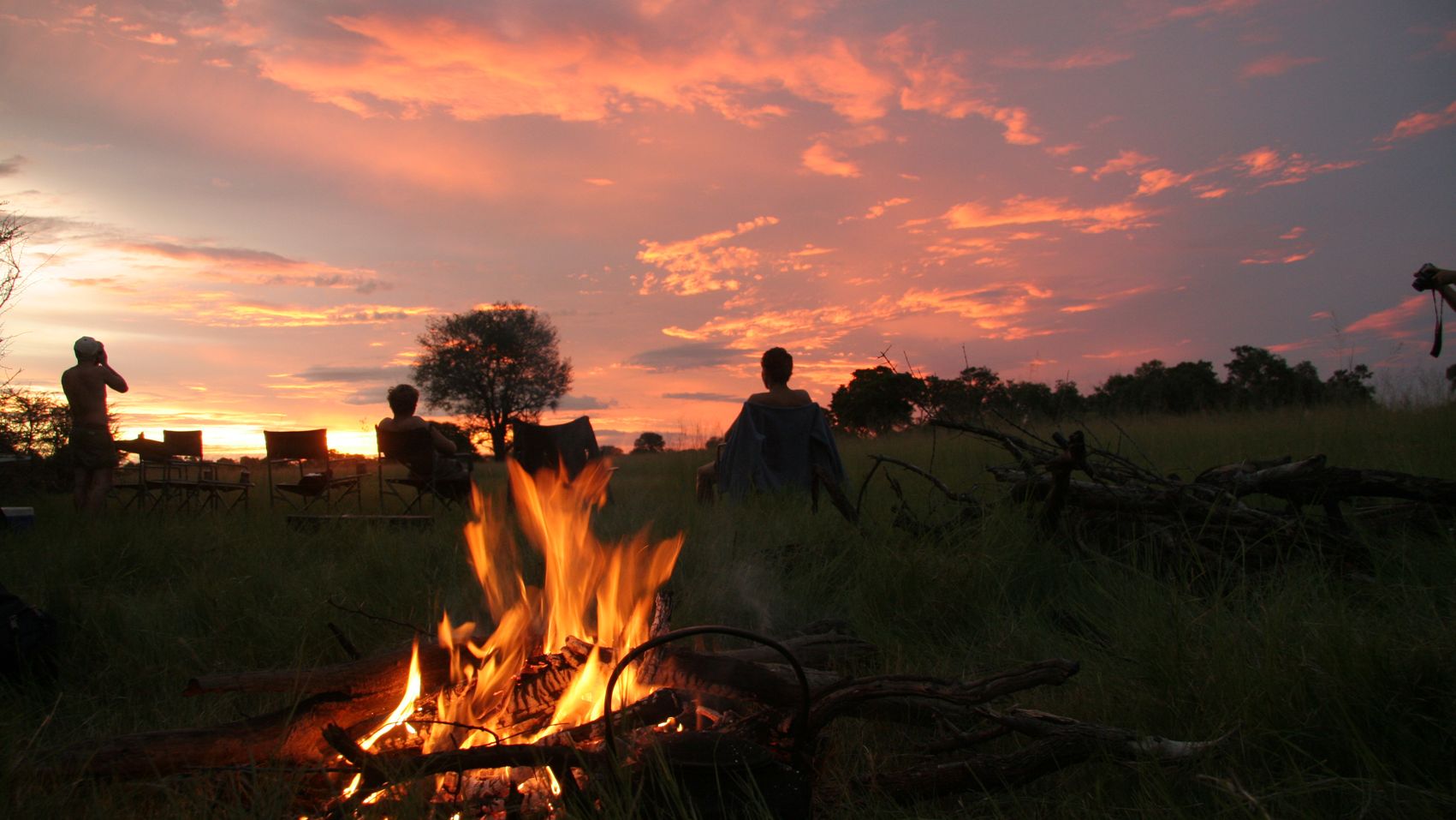 landingpage-african-guide-academy-botswana-okavango-delta-lagerfeuer-natucate