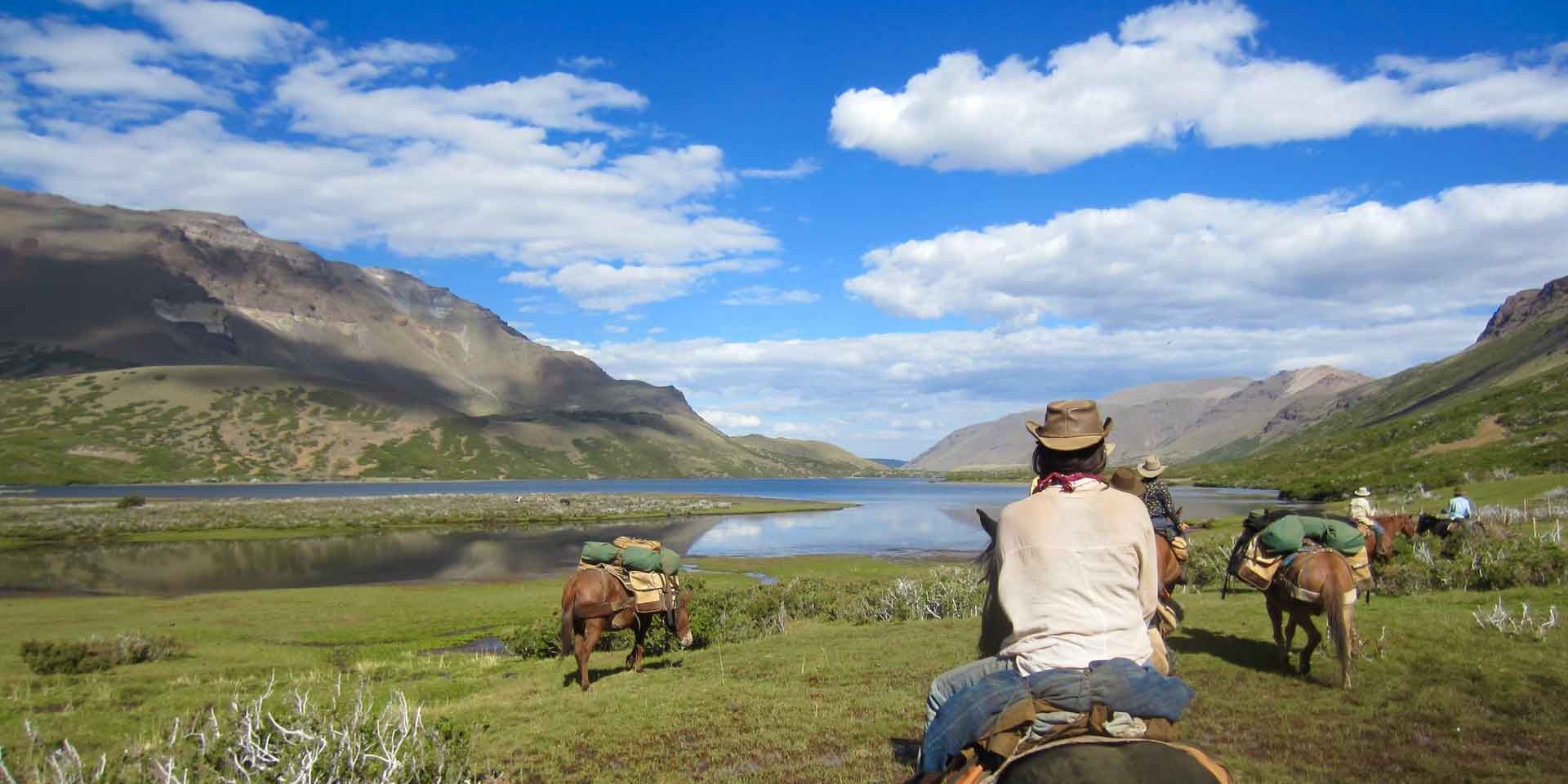 Die patagonische Landschaft bietet unfassbare Ausblicke auf den Ausritten waehrend des Praktikums