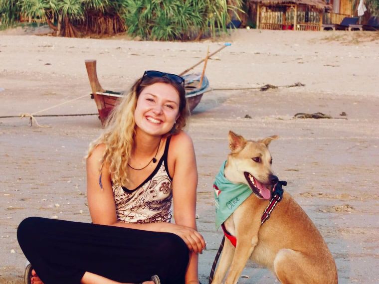 erfahrungsberichte-freiwilligenarbeit-thailand-ko-lanta-tierschutz-kim-hund-strand-natucate