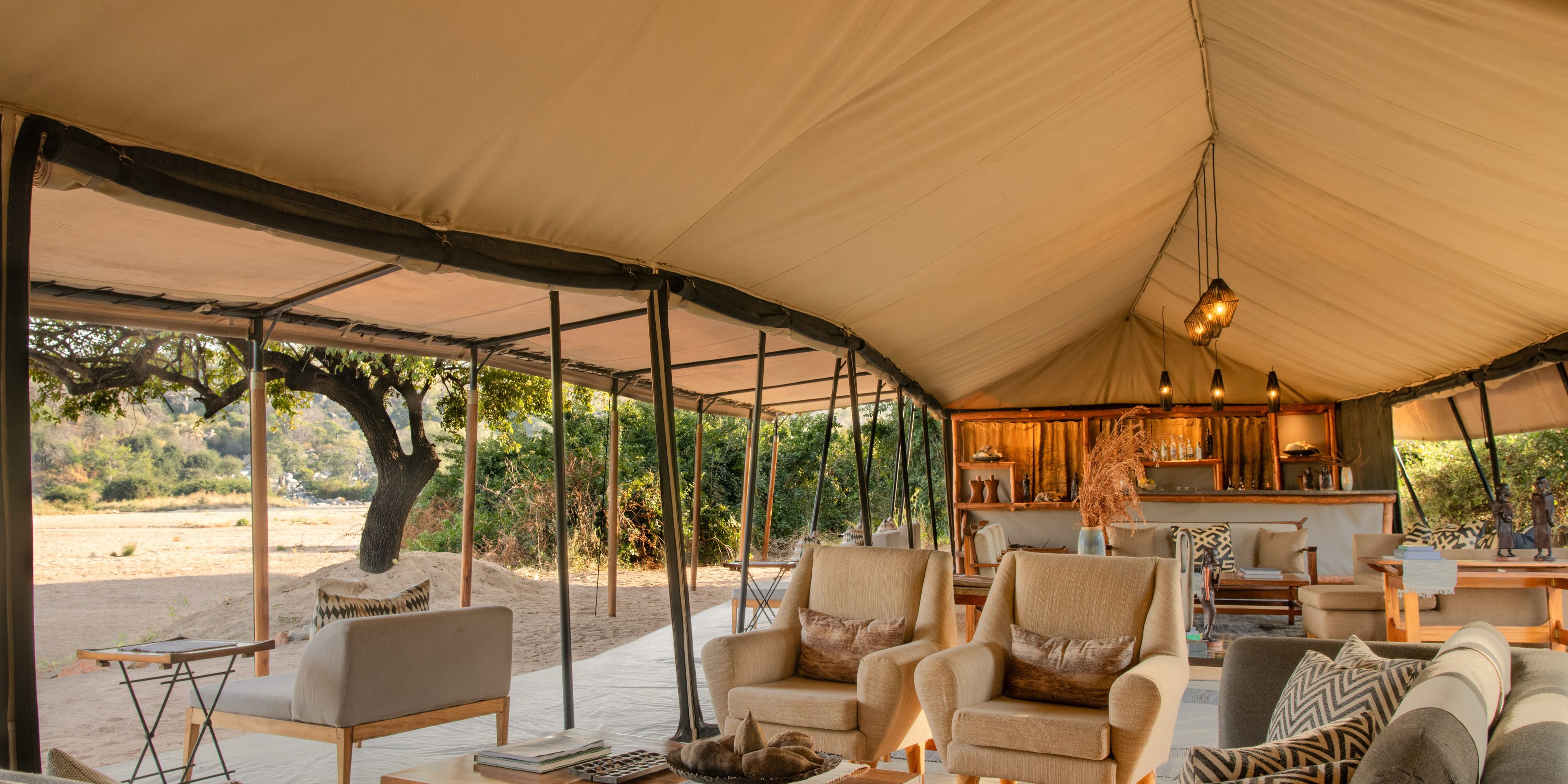 Offener Gemeinschaftszelt in Tansania