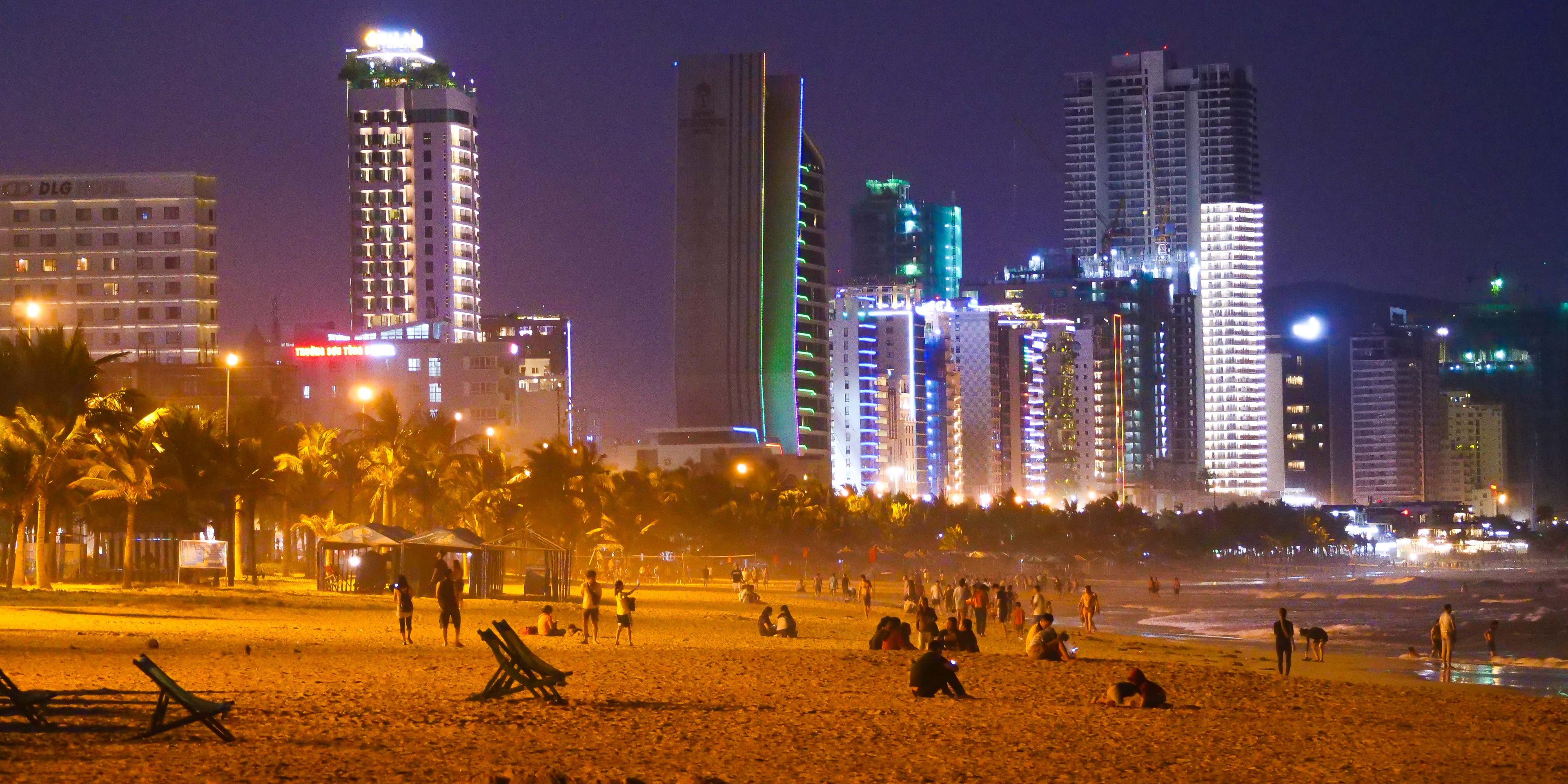 freiwilligenarbeit-vietnam-da-nang-tierschutz-strand-nacht-natucate