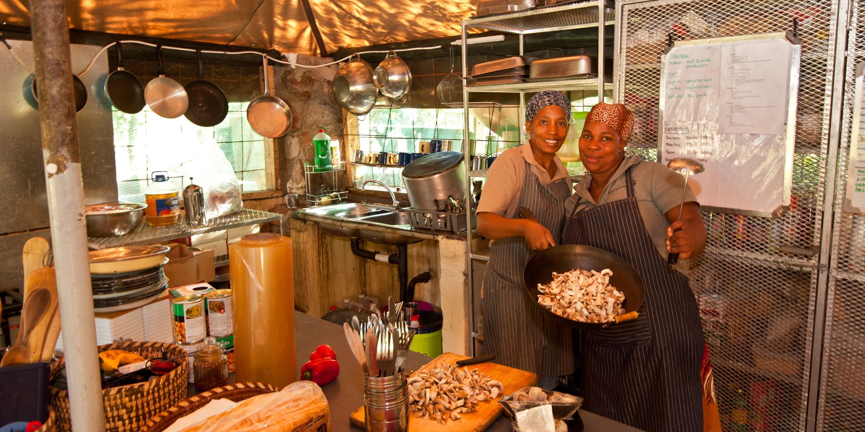 blog-camp-mashatu-kueche-koechinnen-natucate