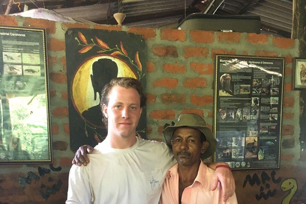 Ein Freiwilligenhelfer unseres Elefantenprojekts ist zu Gast bei einer sri-lankischen Familie