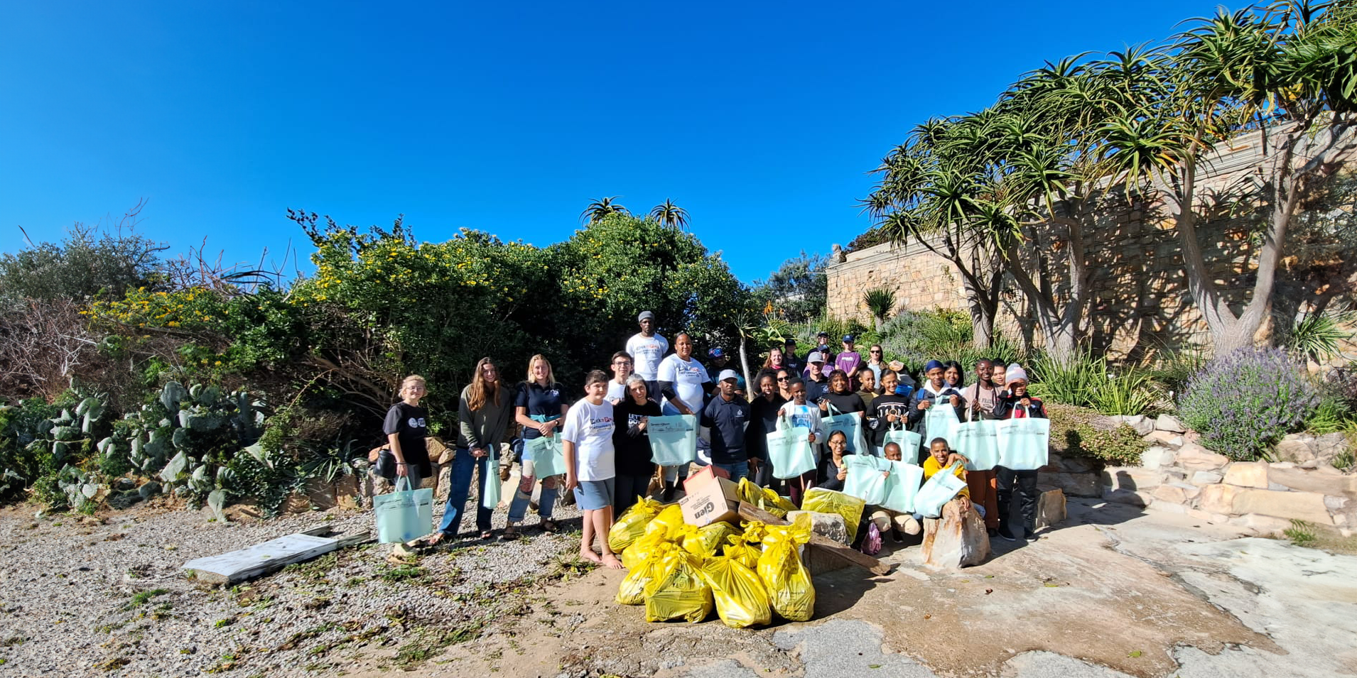 natucate-internship-south-africa-nature-valley-trust-forschung-mullsammeln-strand