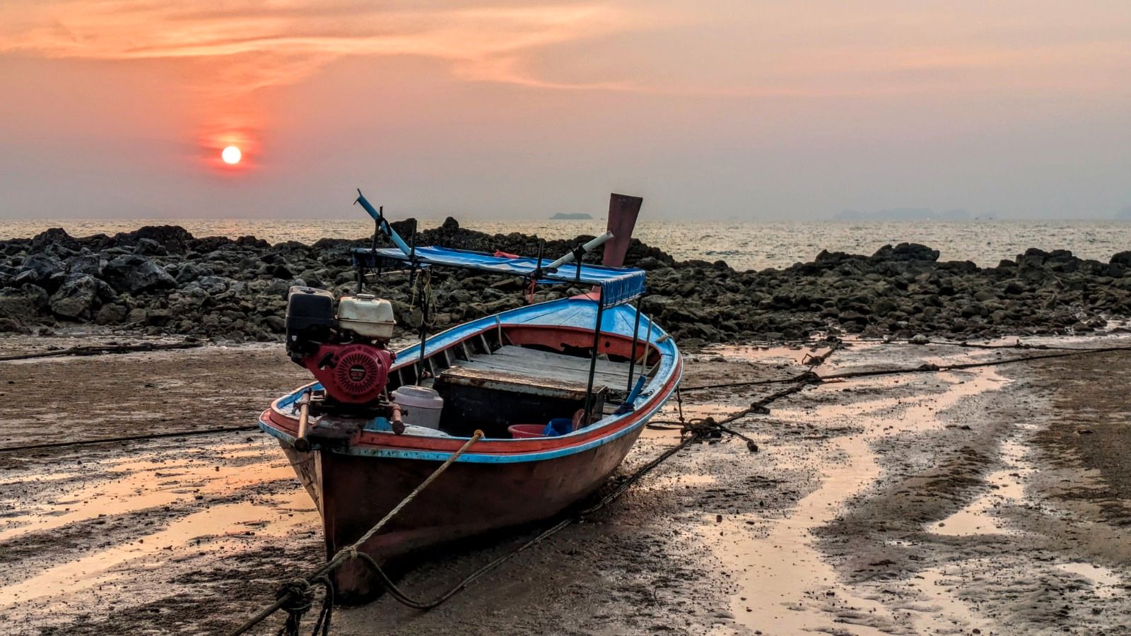 natucate-blog-review-thailand-koh-lanta-wayne-sunset-boat