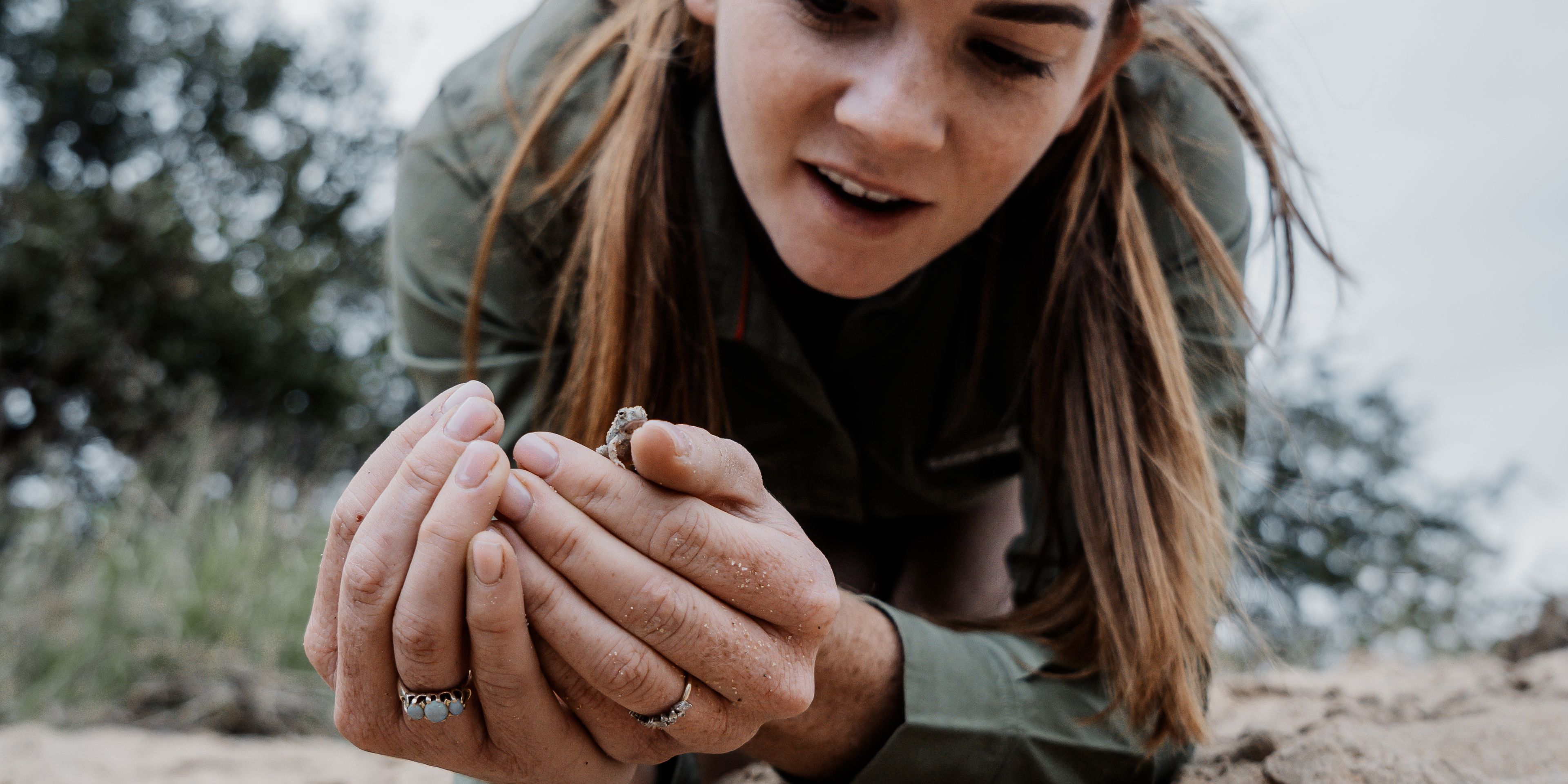 ranger-naturkurs-suedafrika-timbavati-trailing-experience-woman-trail-natucate