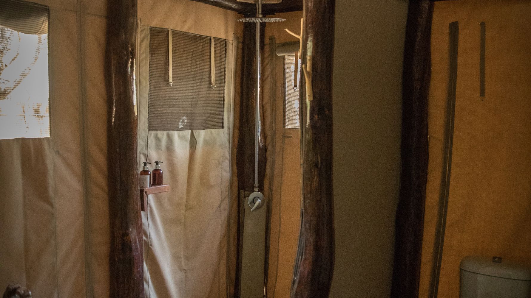 blog-ratgeber-sambia-camp-luambe-unterkunft-dusche-natucate