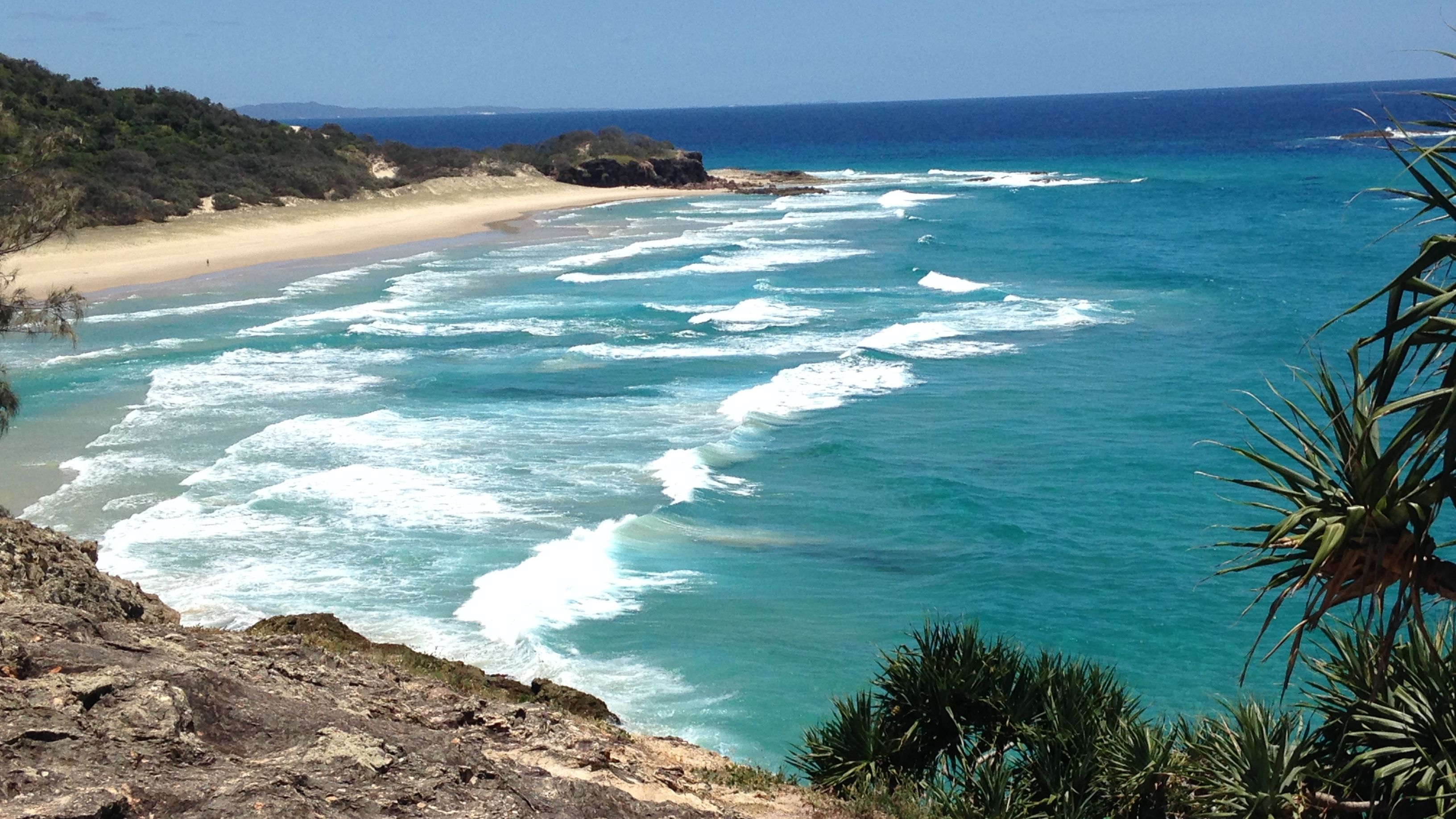 freiwilligenarbeit-australien-great-sandy-nationalpark-meer-brandung-wellen-natucate