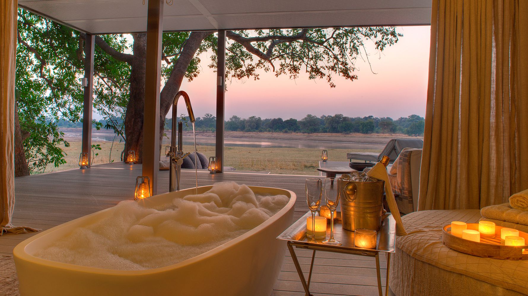 blog-ratgeber-sambia-camp-chinzombo-sonnenuntergang-bett-natucate