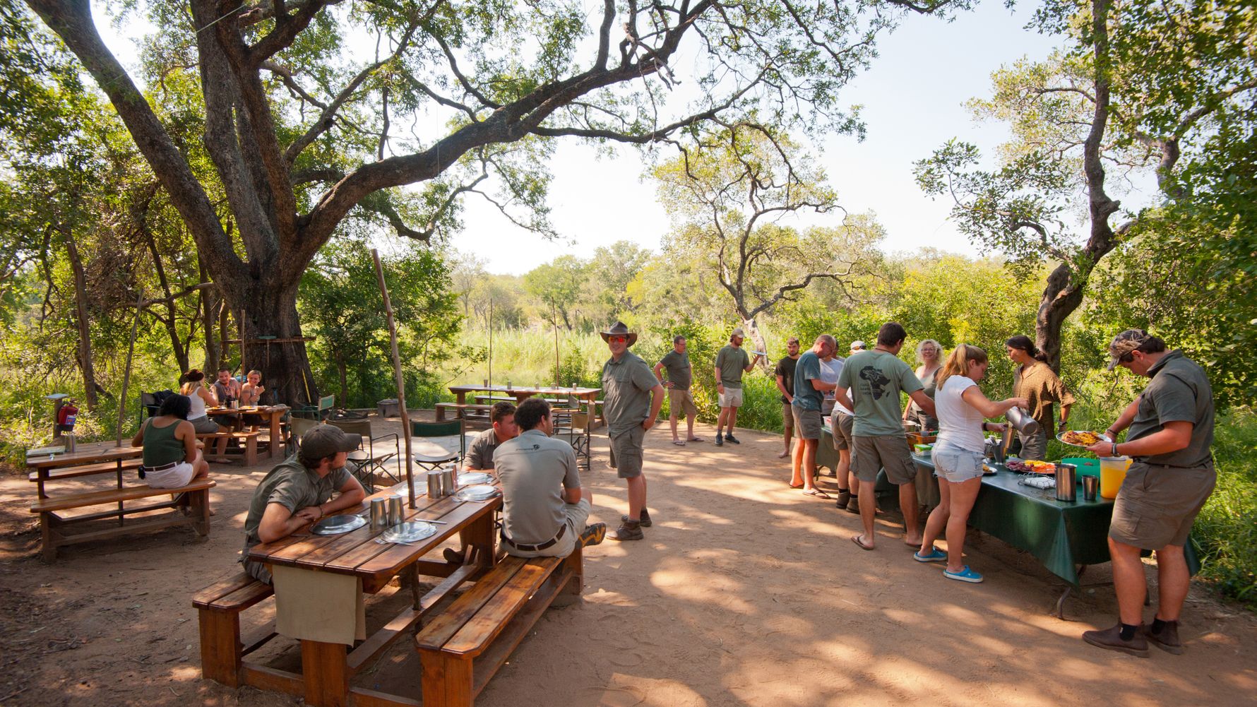 blog-camp-karongwe-aufenthaltsbereich-fruehstueck-natucate