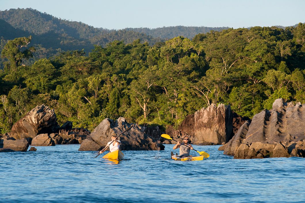 natucate-madagascar-pwe-mody-beach-masoala-canoe-two-people