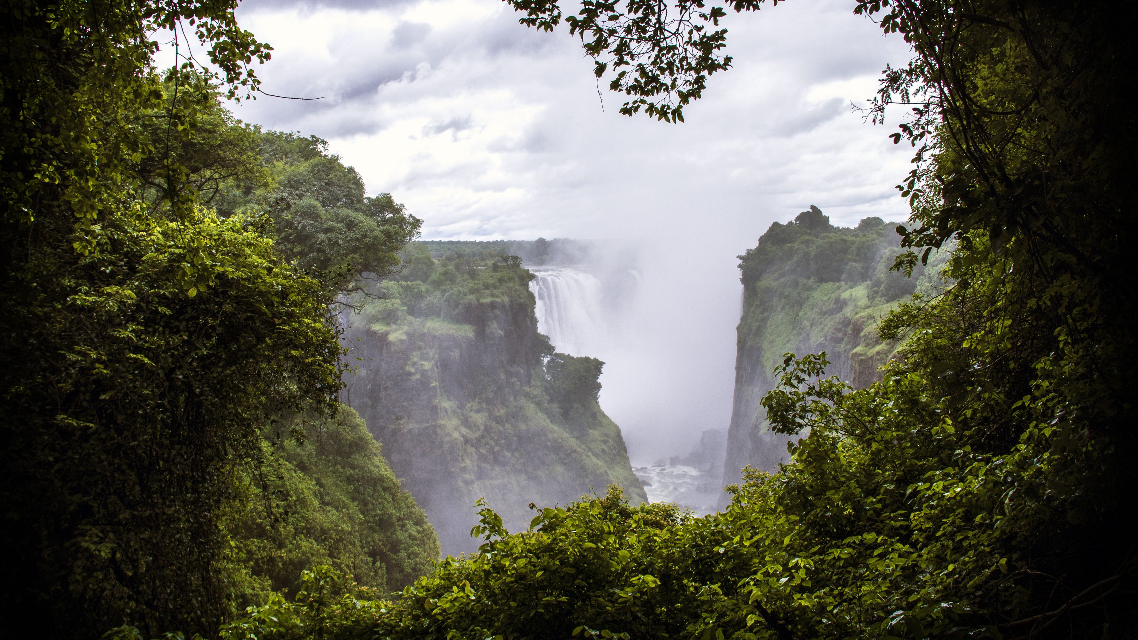 Die Victoriafaelle sind eines der beliebtesten Touristen Ziele Afrikas