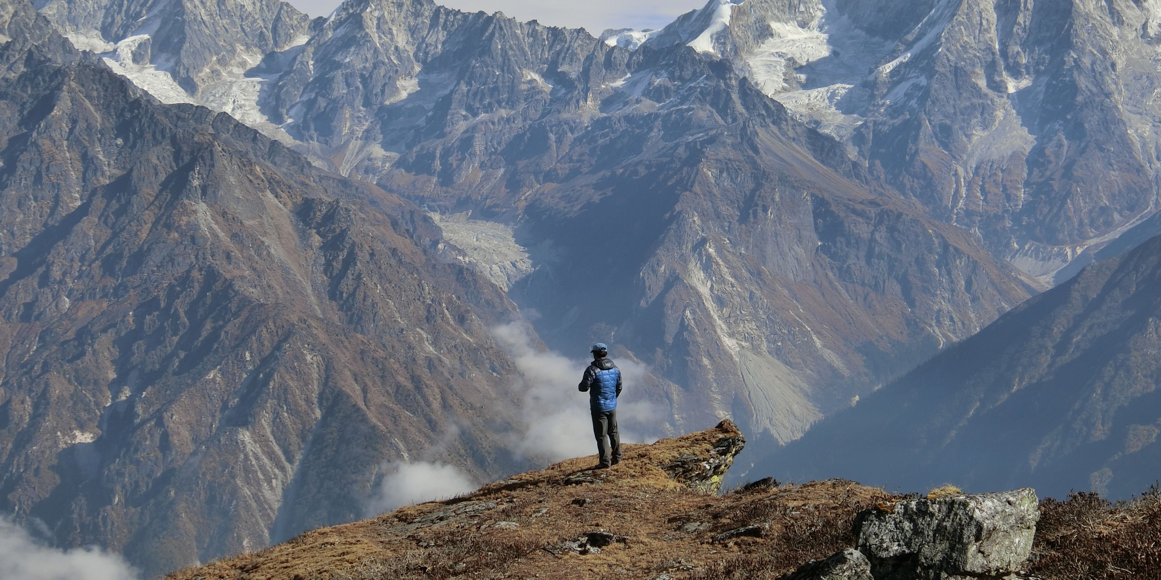 Wanderung durch das Gebirge bei Erlebnisreise