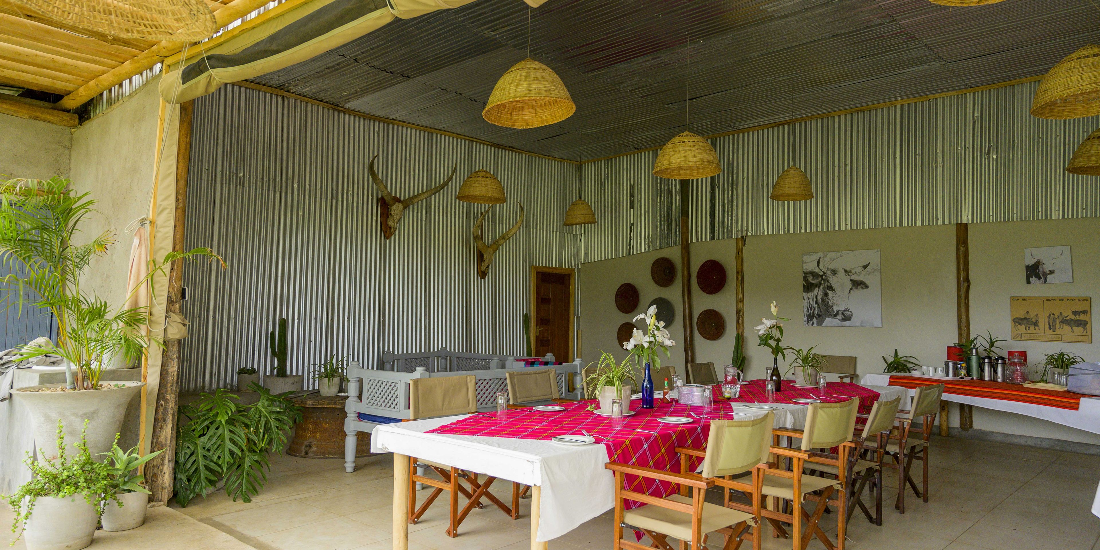 natur-und-rangerkurs-kenia-field-guide-level1-mara-camp-speiseraum-natucate