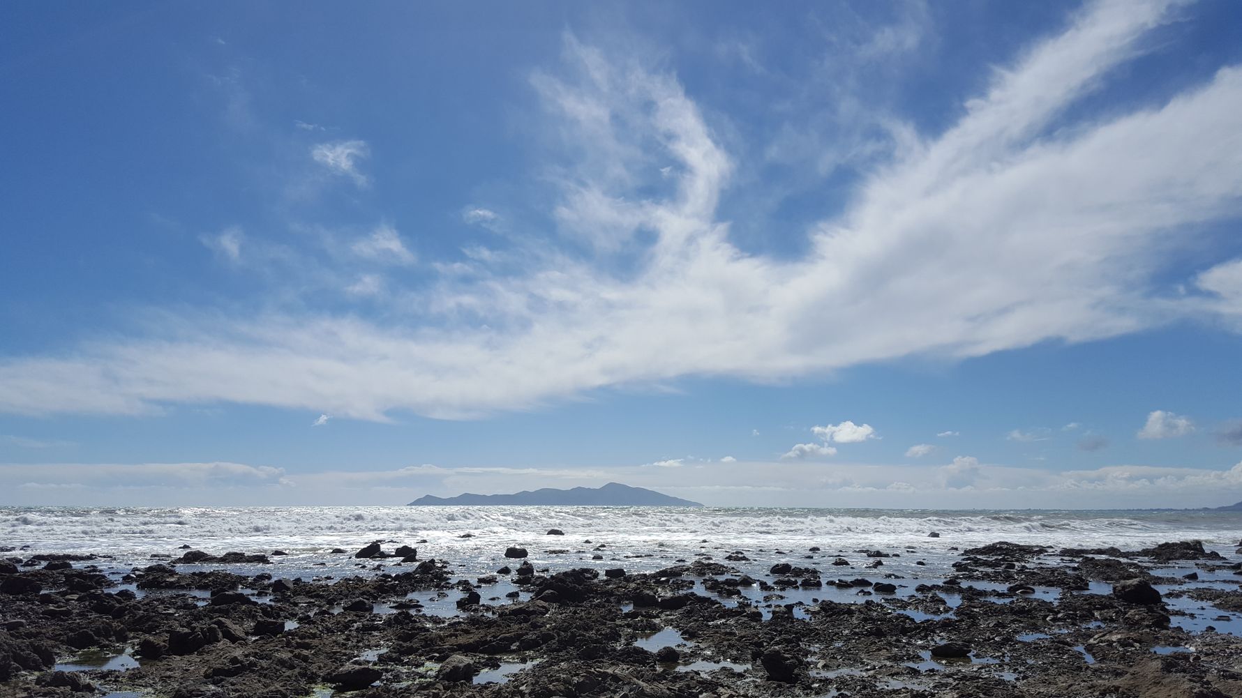 Blick auf den Pazifik und einer weiteren Insel