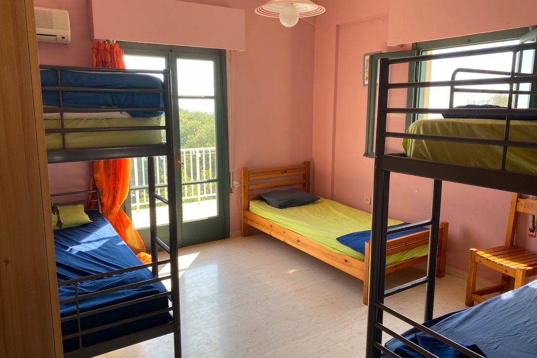 natucate-volunteering-greece-room-marine-conversation