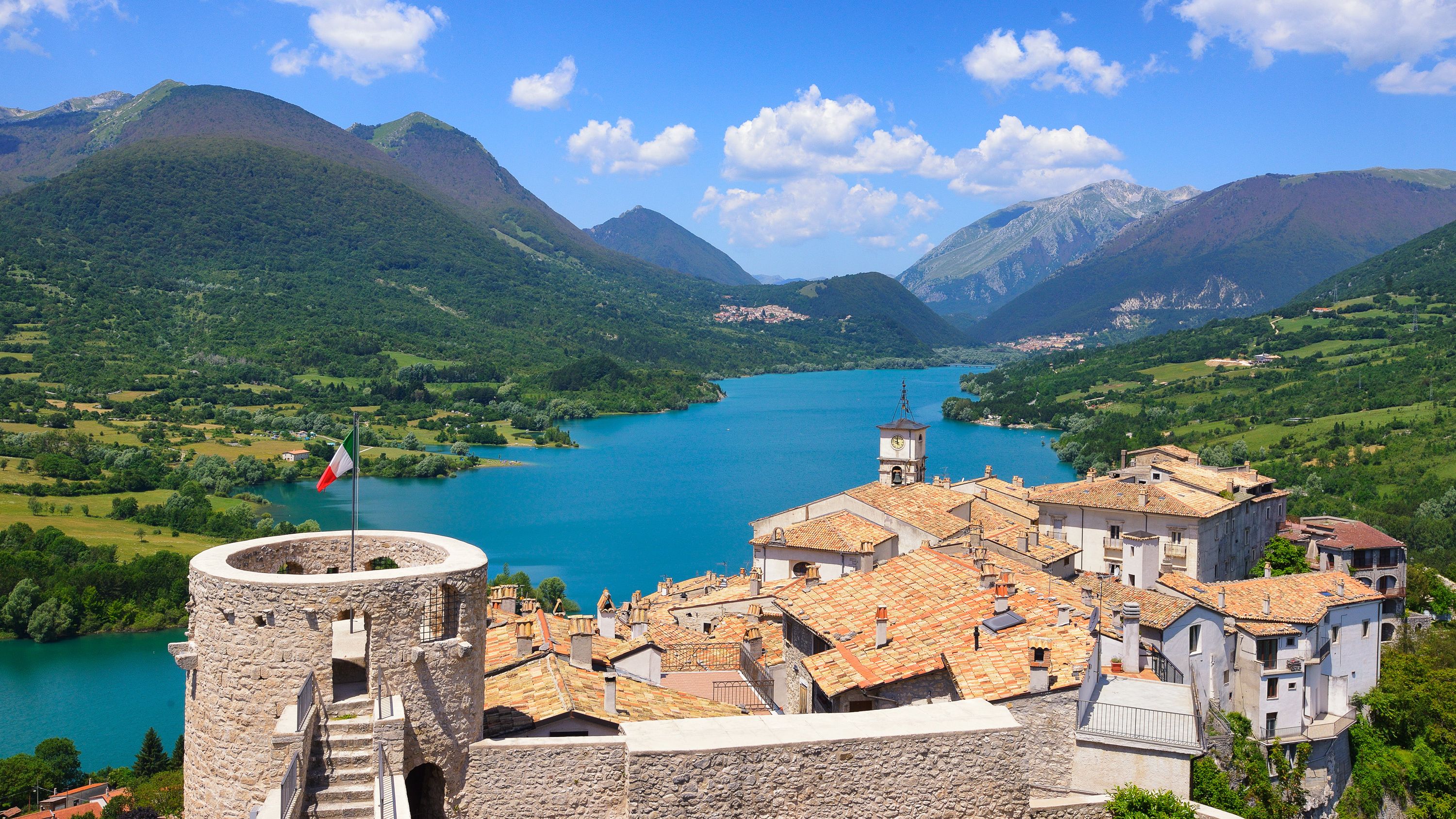 naturreise-italien-apennin-see-stadt-natucate