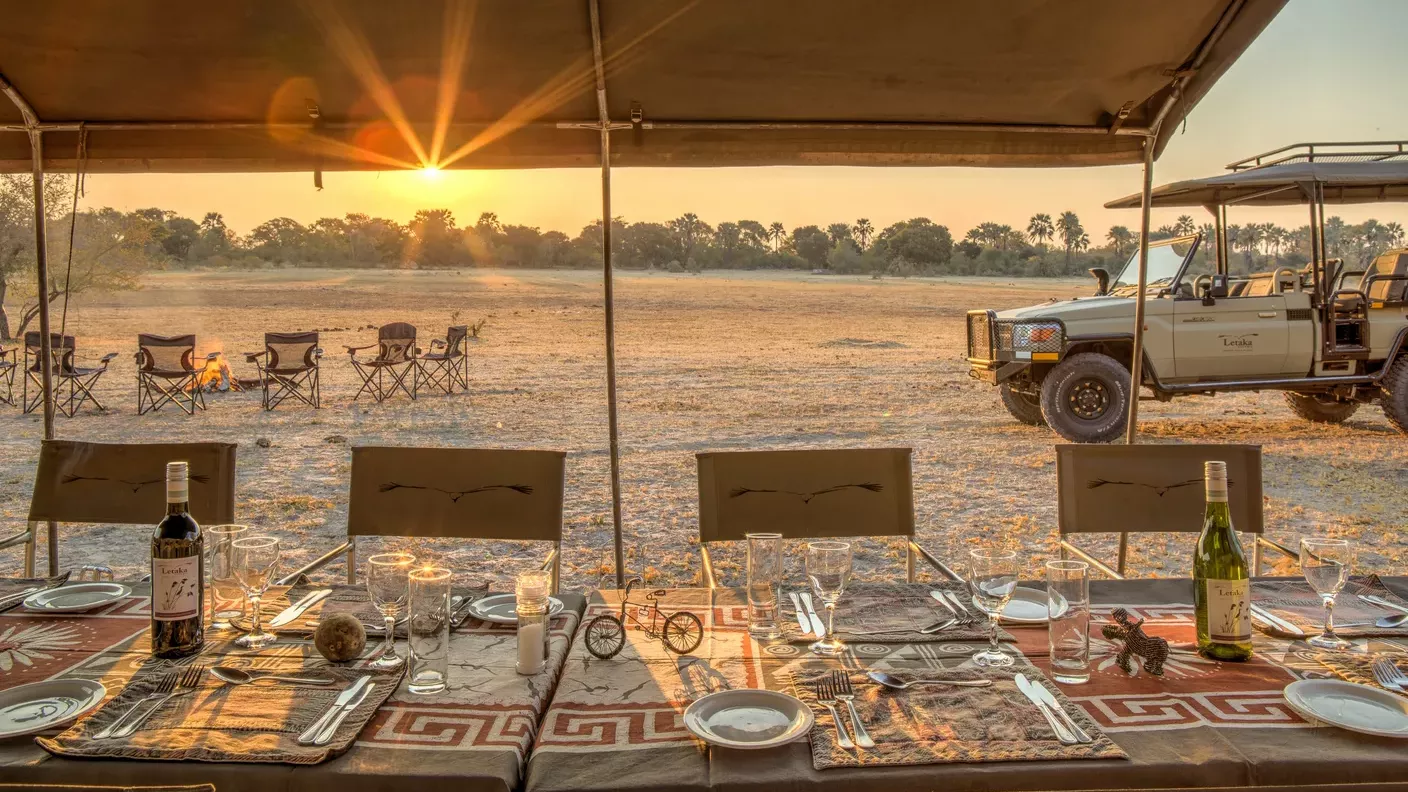 safari-botswana-kalahari-trifft-khwai-camp-sonnenuntergang