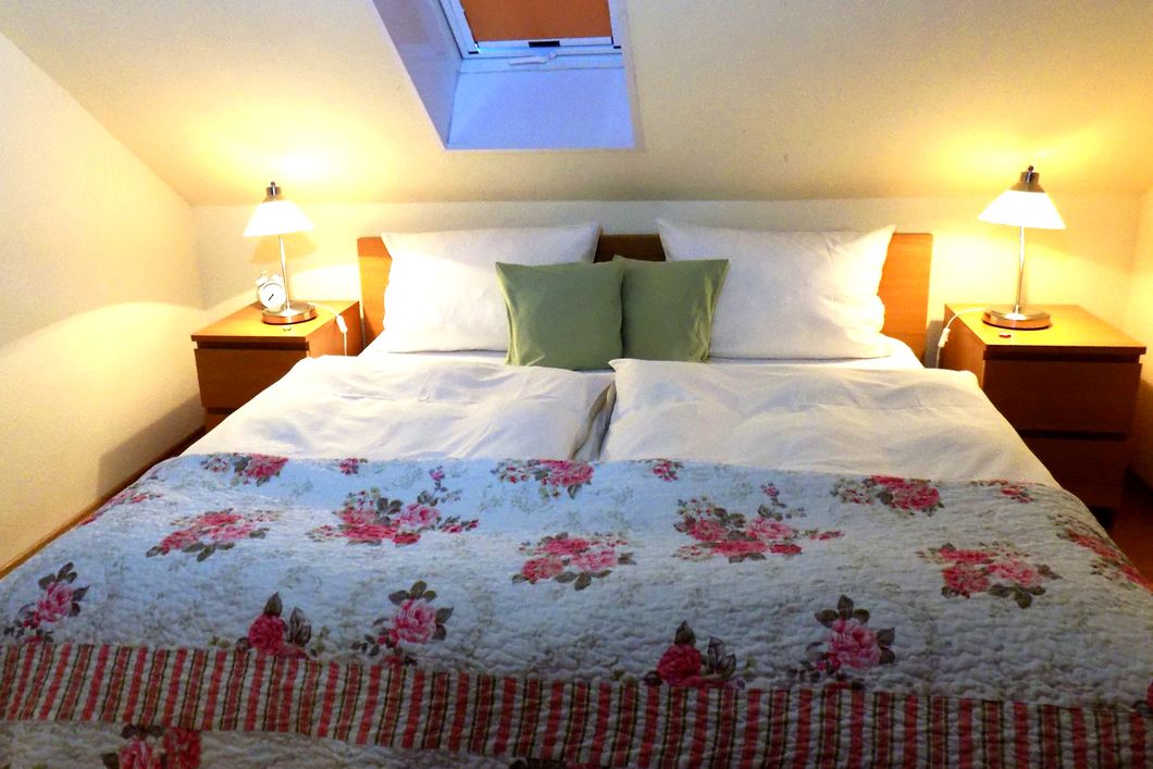 naturreise-deutschland-ostfriesland-ecotour-ferienwohnung-schlafzimmer-natucate