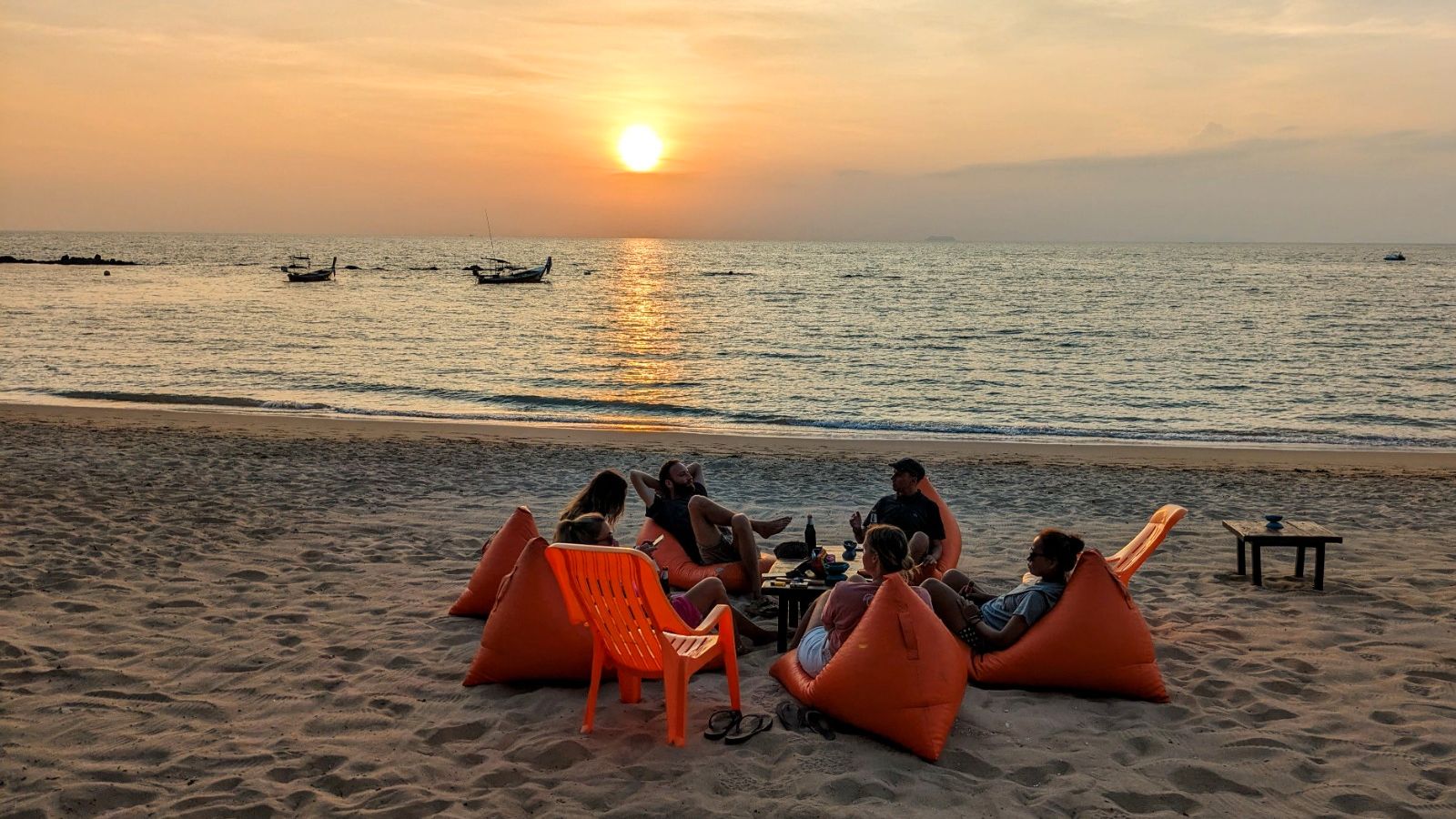 natucate-blog-review-thailand-koh-lanta-wayne-beach-chill-out