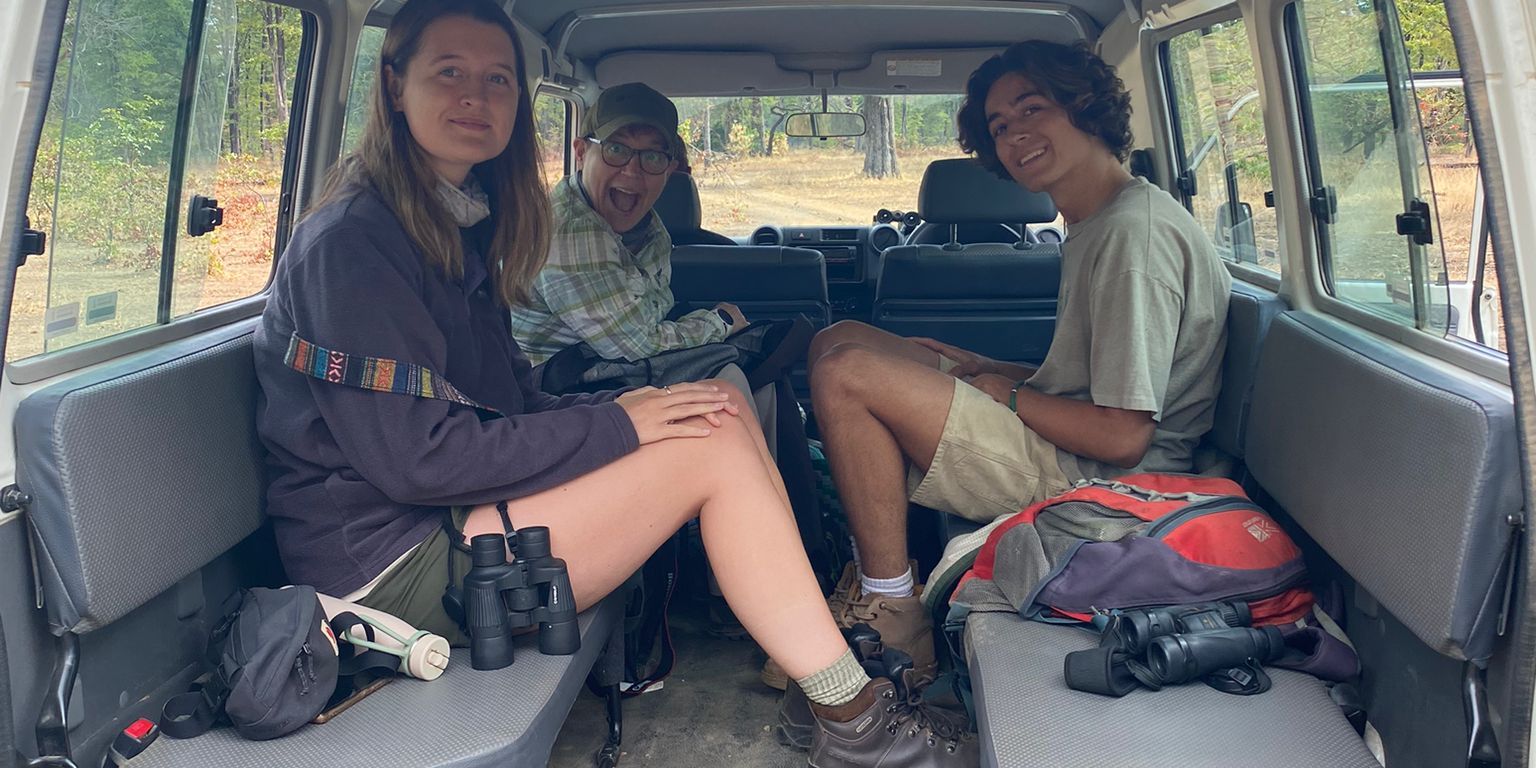 natucate-malawi-volunteering-liwonde-volunteer-car