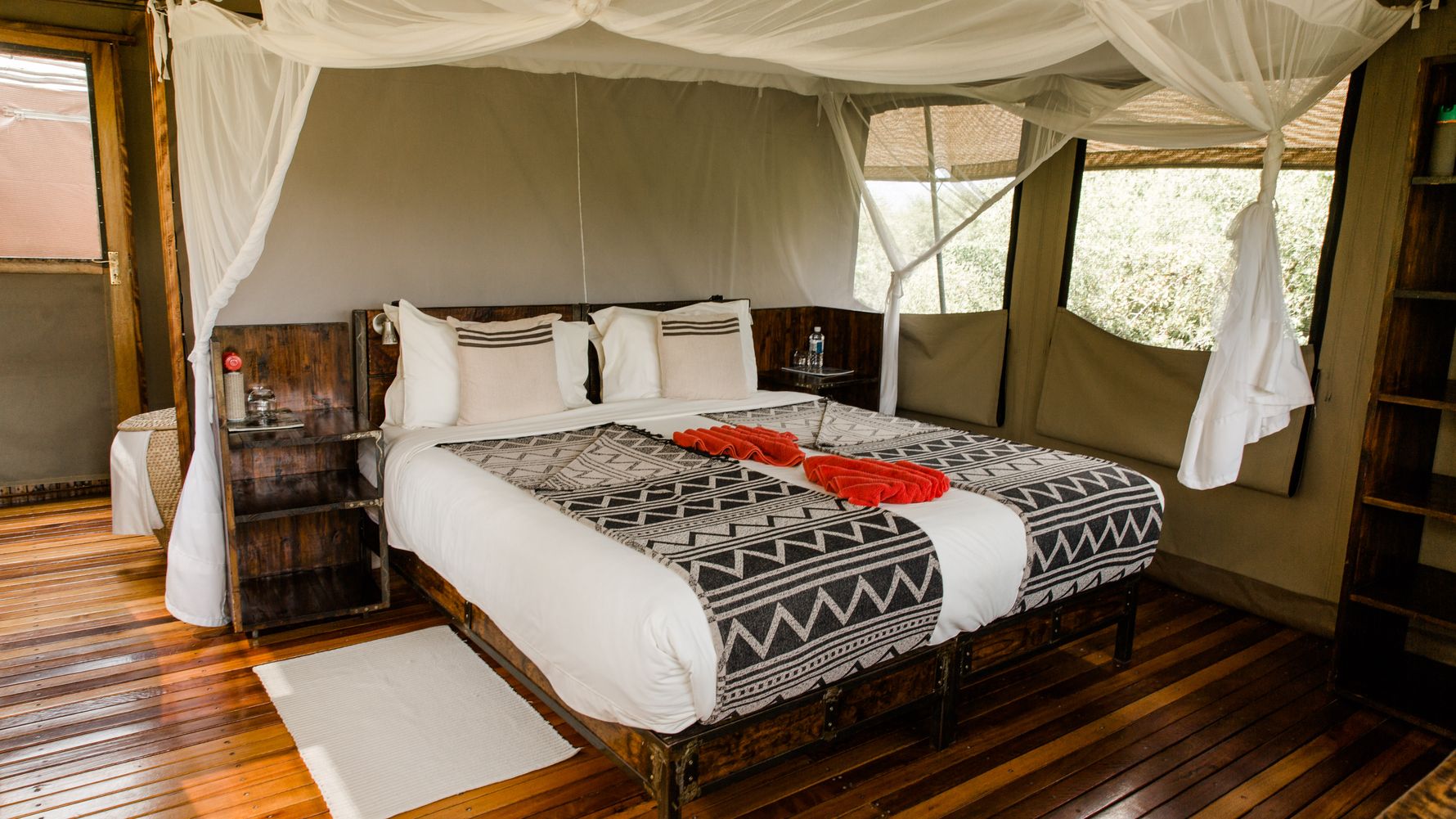 blog-ratgeber-botswana-sango-safari-camp-unterkunft-bett-natucate