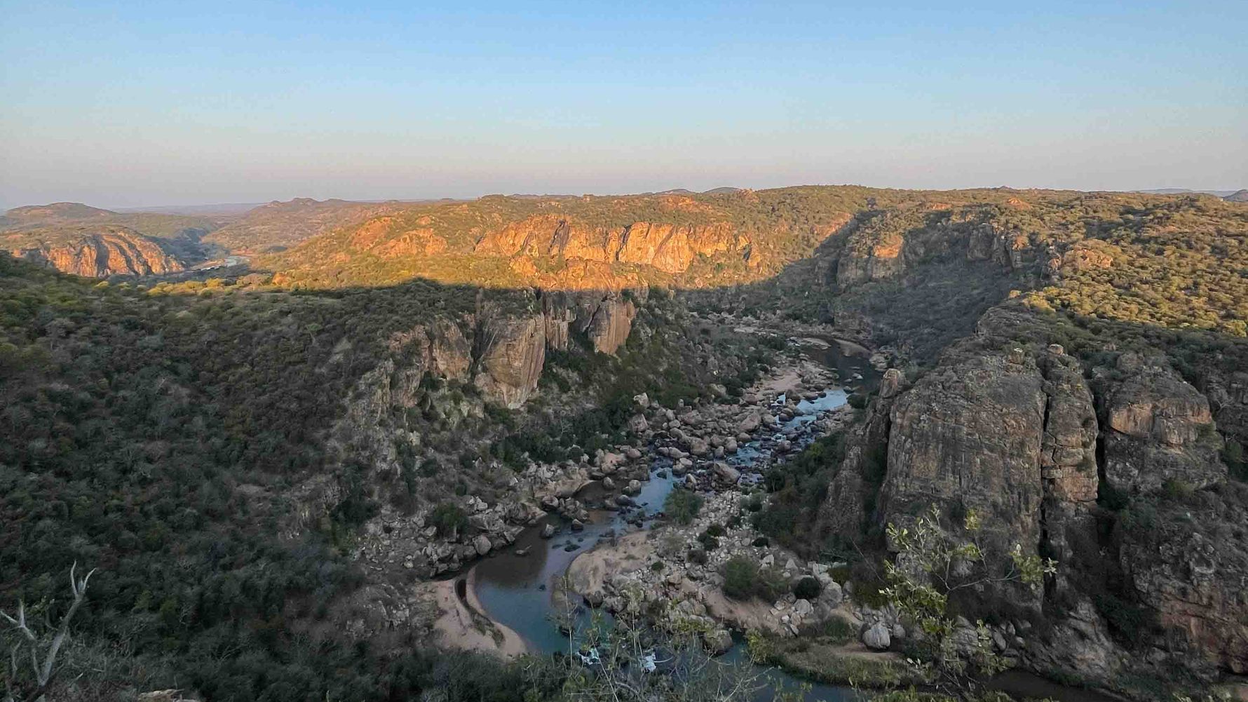 erfahrungsbericht-suedliches-afrika-professional-field-guide-rangerausbildung-natucate-vivien-umgebung-makuleke
