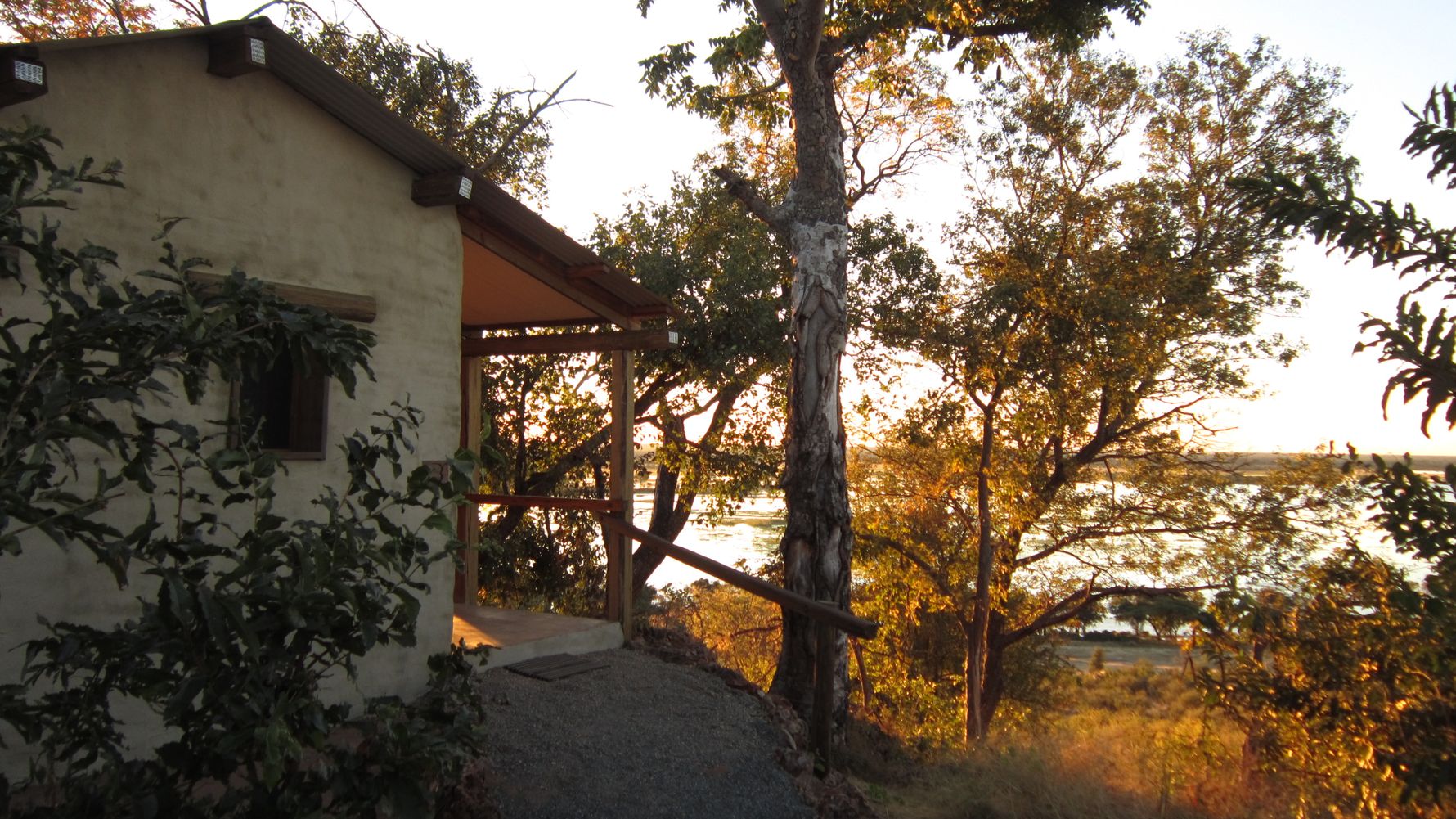 blog-ratgeber-botswana-chobe-elephant-camp-sonne-zelt-natucate