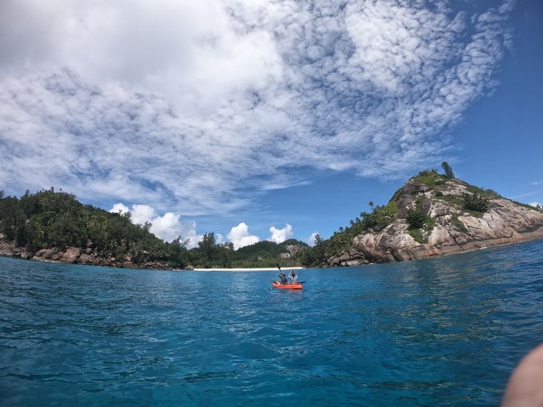 erfahrungsberichte-freiwilligenarebit-seychellen-north-island-romy-blick-auf-die-insel