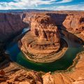 Der Horseshoe Bend ist eine bekannte Stelle des Flusslaufes des Colorado Rivers in Arizona