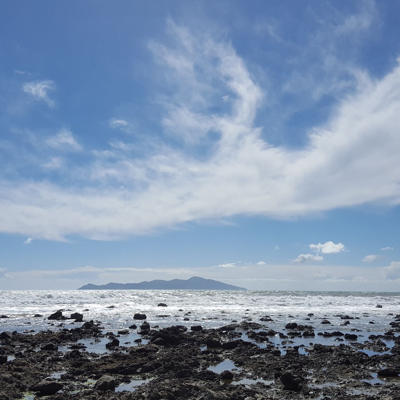 Blick auf den Pazifik und einer weiteren Insel