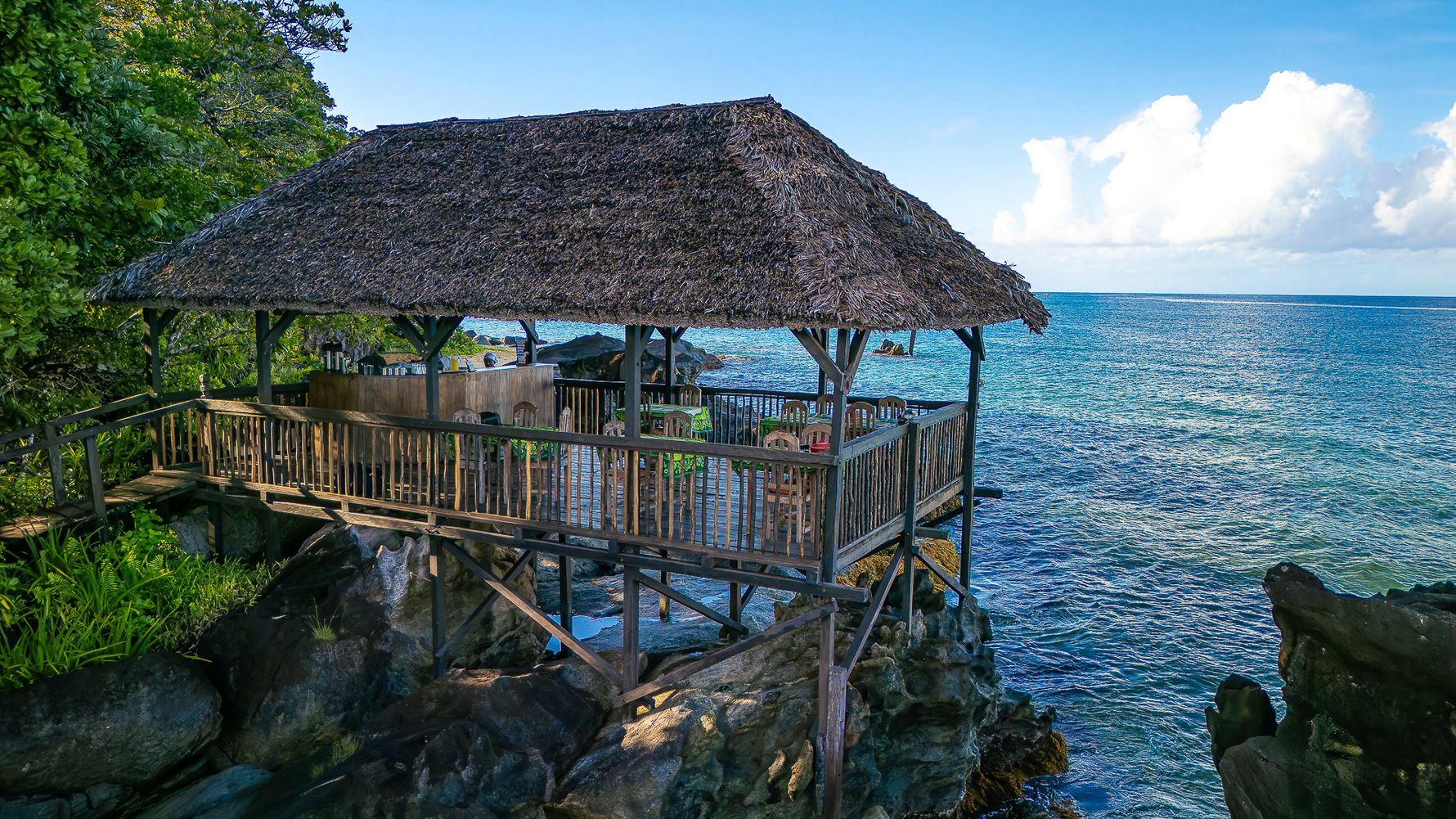 natucate-blog-travel-guide-madagascar-breakfast-deck