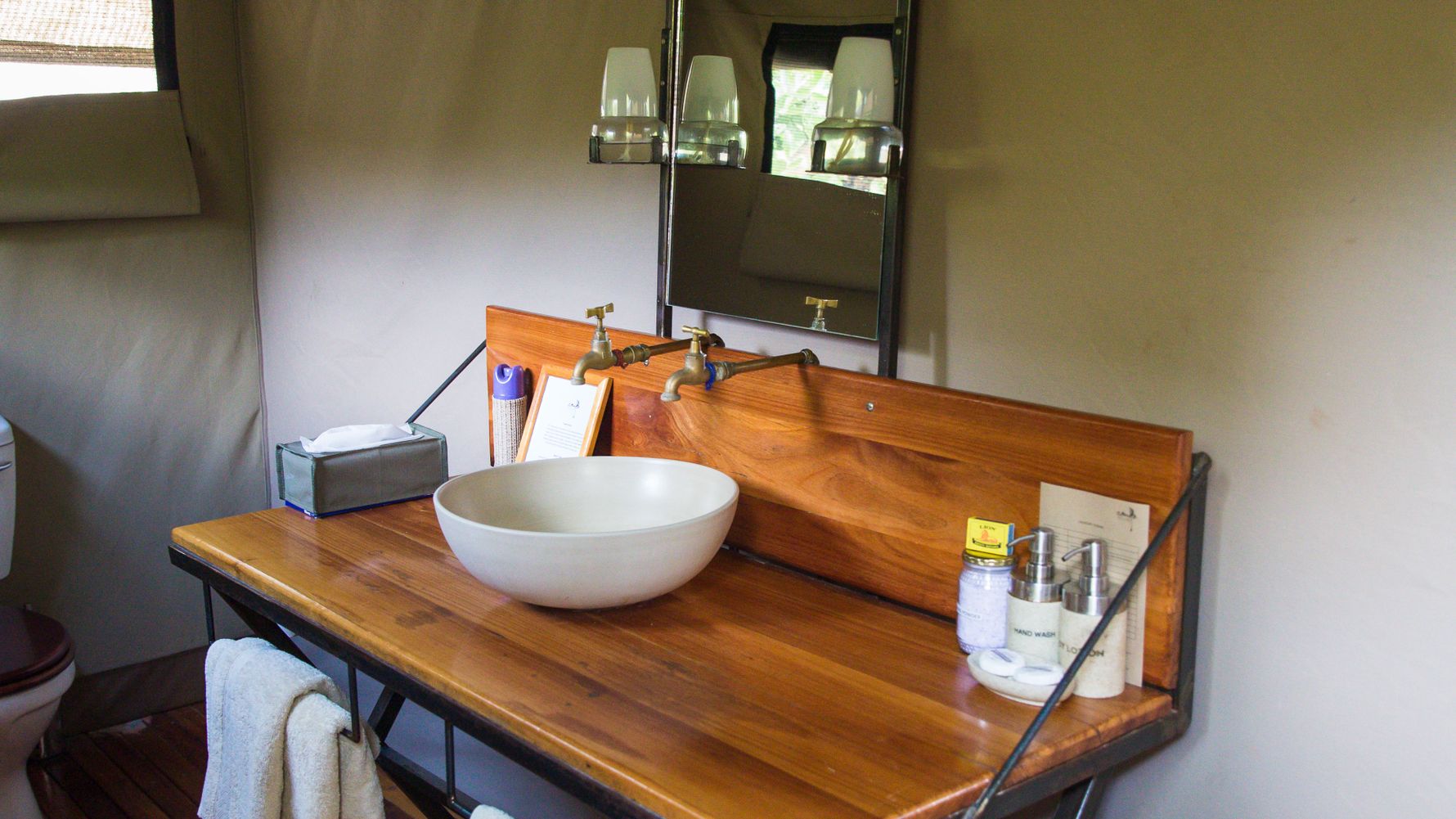 blog-ratgeber-botswana-sango-safari-camp-badezimmer-natucate