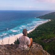 erfahrungsberichte-freiwilligenarbeit-seychellen-north-island-artenschutz-sarina-volunteer-brandung-natucate