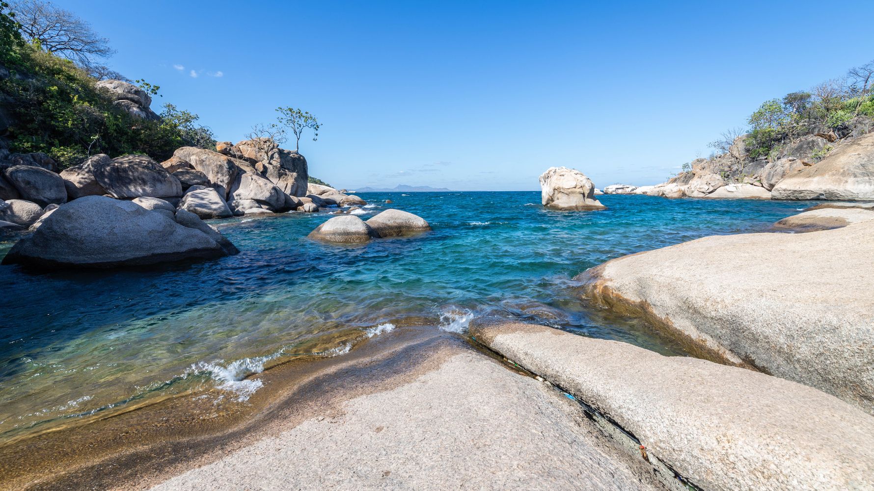 malawi-country-information-malawi-lake-beach-shore