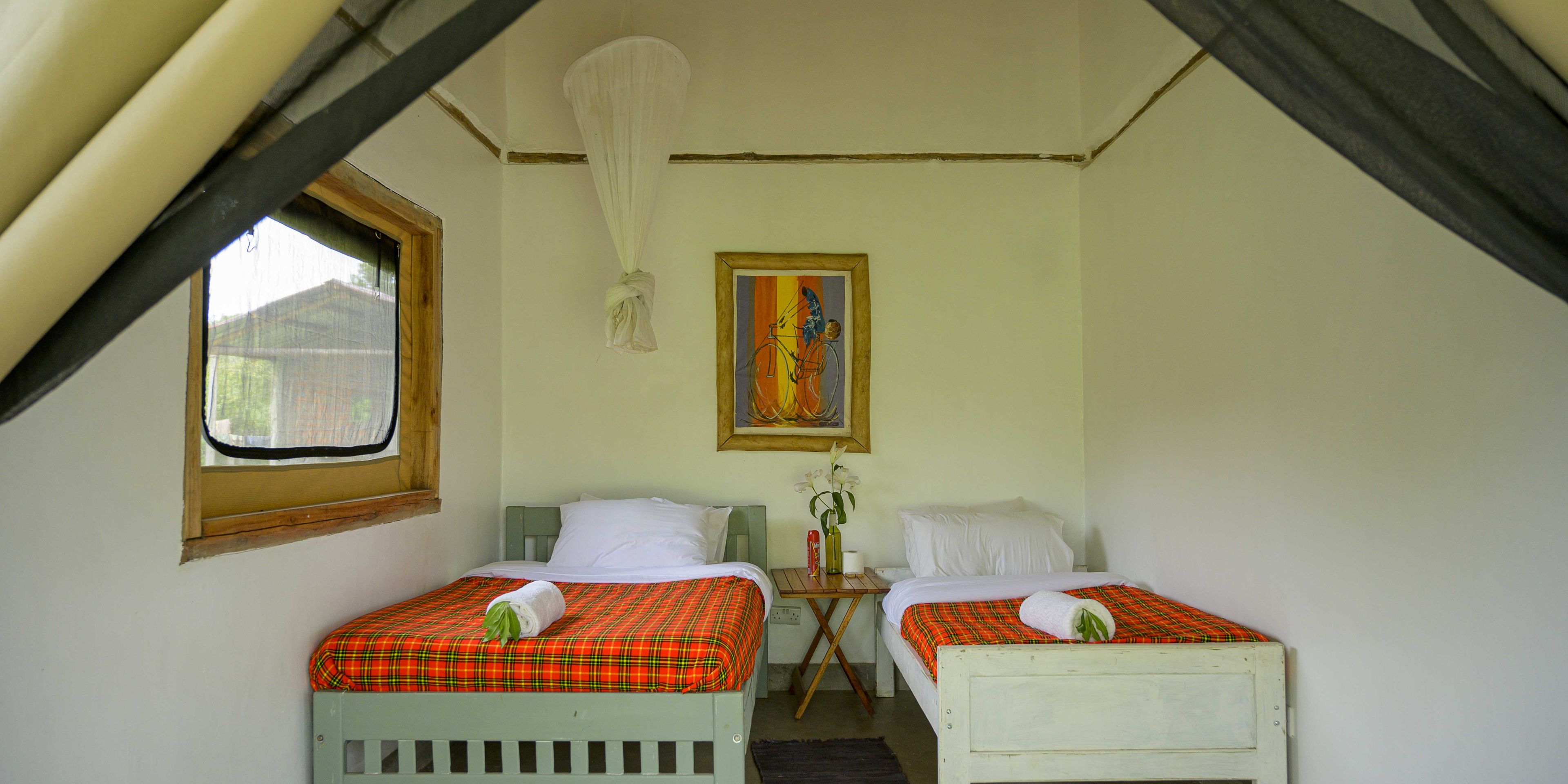 natur-und-rangerkurs-safari-guide-kenia-camp-mara-unterkunft-betten-natucate