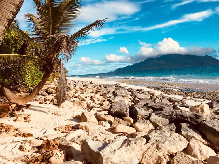 blog-ratgeber-seychellen-north-island-strand-steine-natucate