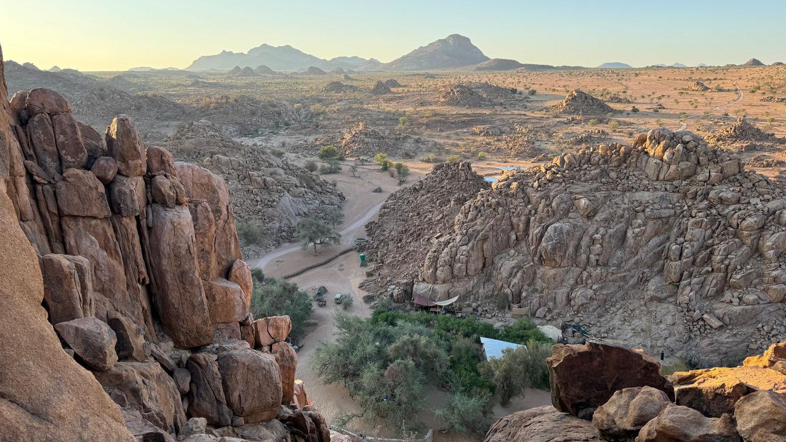 natucate-blog-review-namibia-loretta-hans-landschaft