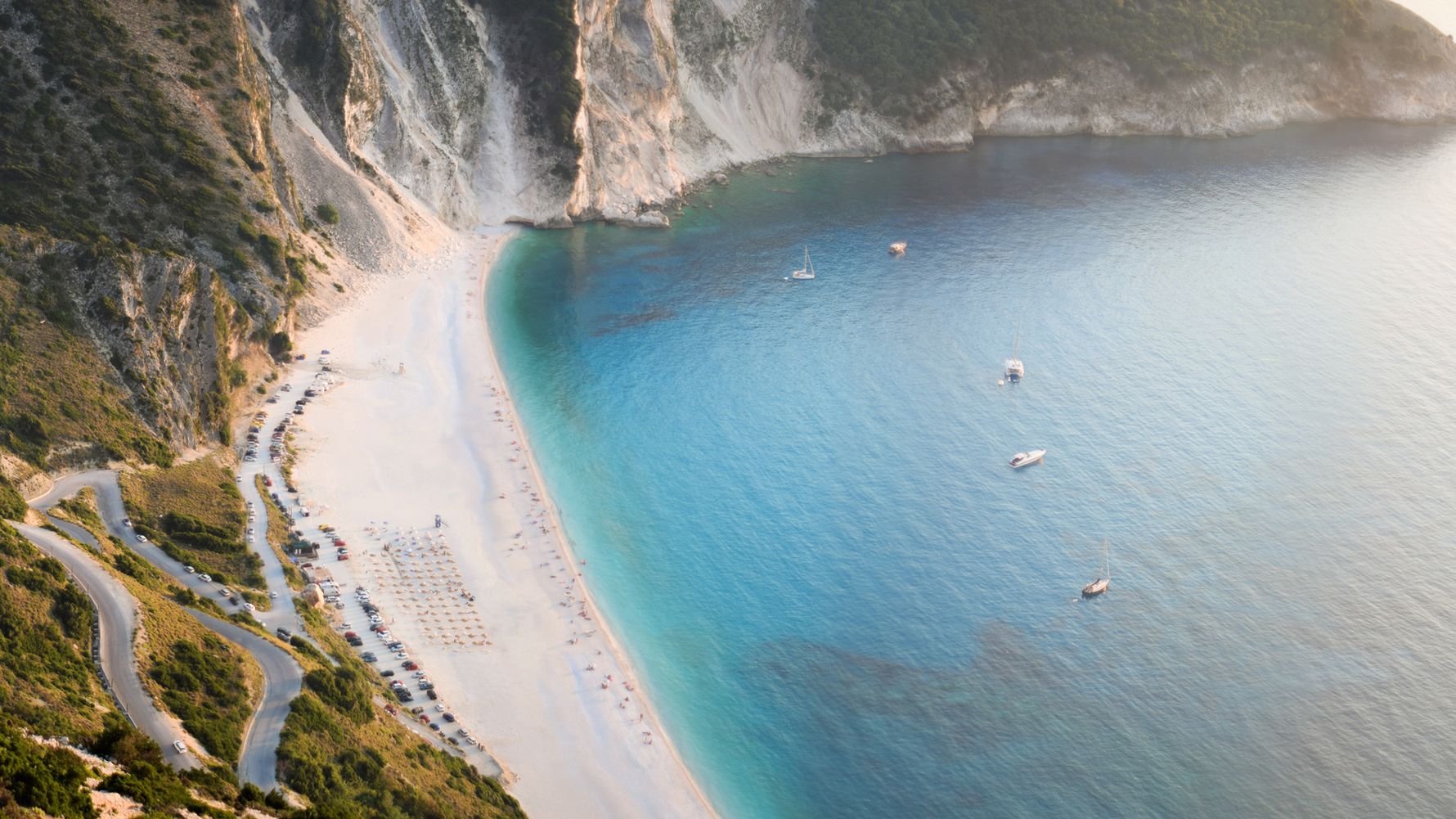Kefalonia has many bays. The bay of Myrtos is especially famous for the beach of the same name