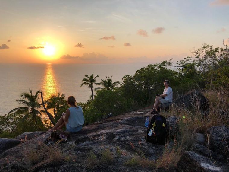 erfahrungsberichte-freiwilligenarbeit-seychellen-north-island-artenschutz-julia-sonnenuntergang-natucate