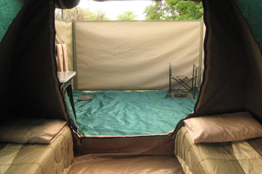 safari-botswana-abenteuer-okavango-delta-unterkunft-zelt-betten-natucate