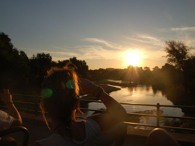 erfahrungsberichte-naturreise-afrika-private-wilderness-experience-lara-sonnenuntergang-natucate